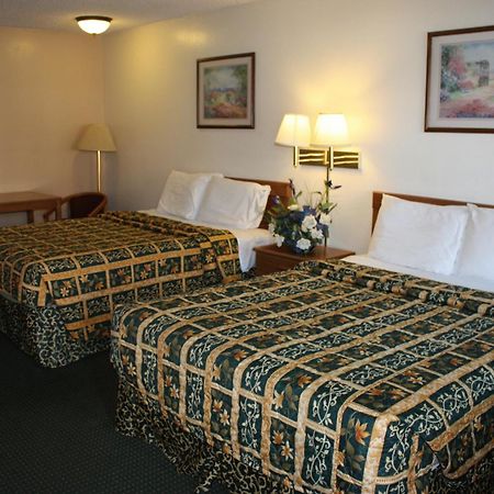Super 8 By Wyndham Visalia Hotel Eksteriør billede
