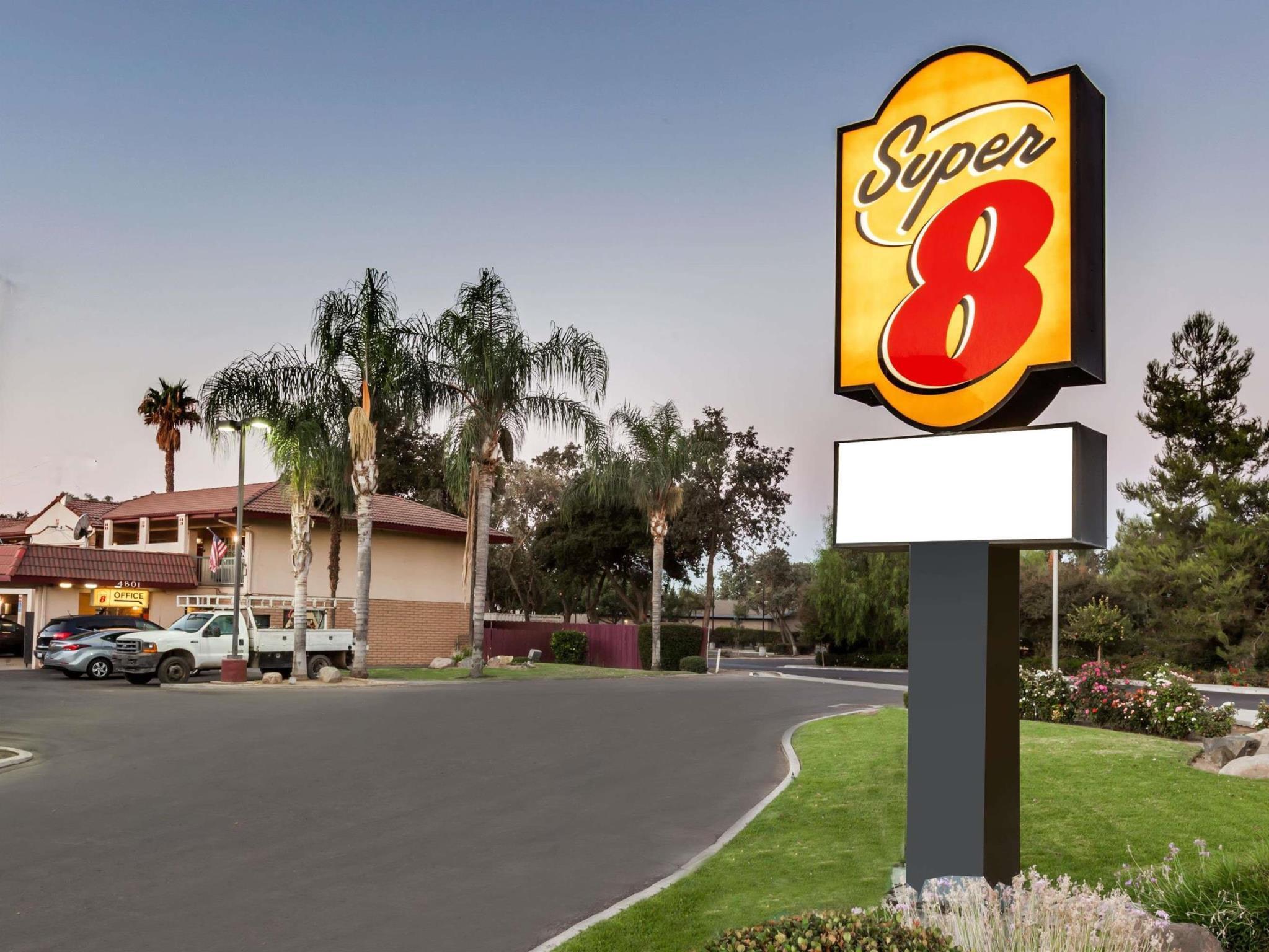 Super 8 By Wyndham Visalia Hotel Eksteriør billede