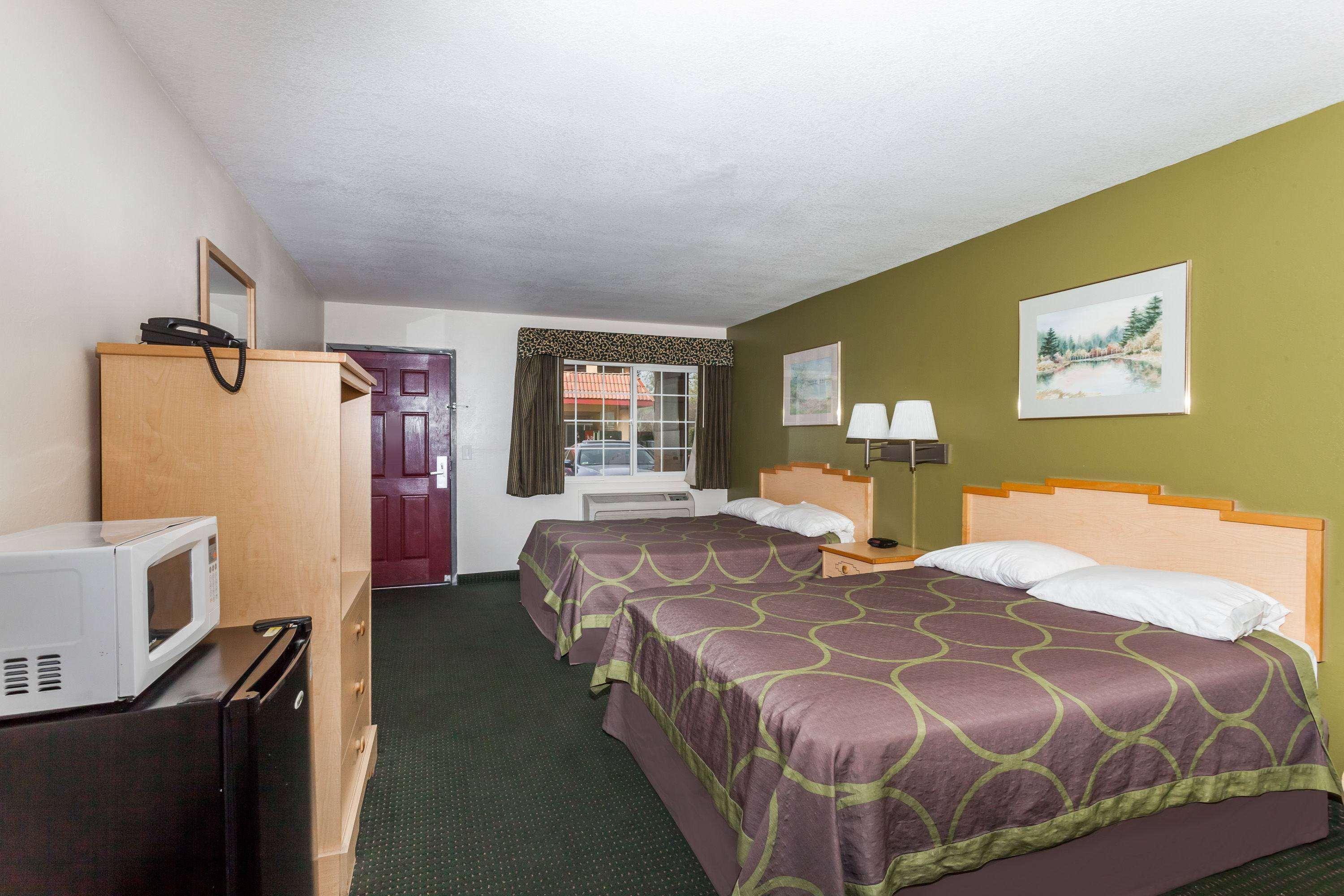 Super 8 By Wyndham Visalia Hotel Eksteriør billede